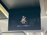 【後席モニター】家族や友人とお出かけする機会が多い方に大人気の後席モニターを装備!見やすい位置に画面がありテレビやDVDの視聴も快適!友達もお子様も、後席にしか乗らなくなるかも??