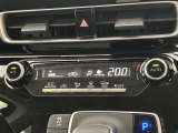 オートエアコンは温度を設定するだけで、自動で風量などを設定してくれます。運転しながら操作も必要ないので、安全性も向上します。