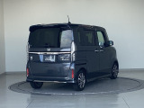 バックカメラが付いているのでバックでの車庫入れも安心です。