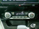快適オートエアコン付♪設定温度をキープし車内を快適な温度に保ちます♪