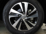 アルミホイール付きで足元もスタイリッシュに。