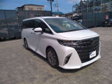 広々とした車内空間に優れた燃費性能。更にデザインも上質で人気のお車です!