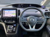 セレナの運転席周りの画像です。興味がわいて来ませんか?ゆっくり、じっくりご覧下さい。