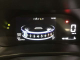 とっても見やすいメーターです。夜間時はラグジュアリーな気分にさせてくれる照明が魅力ですので、夜のドライブも楽しみになりますよ♪