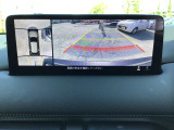 360&deg;ビューモニターでは前後左右4つのカメラ映像をさまざまな走行状況に応じて切り替えてセンターディスプレイに表示することで、駐車時や狭い道でのすれ違い時、見通しの悪い交差点進入時でも安心感を高めます