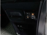 シートヒーター付:寒い日や夏の冷房中の冷えやすい肩・腰・脚部を暖めるシートヒーターが運転席・助手席に装備されています!Hi‐Loの切り替えも可能です♪