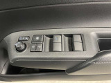 パワーウィンドウスイッチで運転席から全席の窓の開閉ができます♪