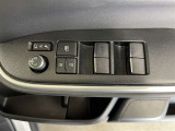 パワーウィンドウスイッチで運転席から全席の窓の開閉ができます♪