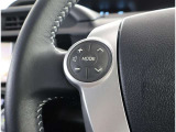 ステアリングスイッチ付き。前方から目を離すことなく操作することが可能です。