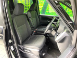 運転席まわりには十分なスペースがあり、大柄な方でもゆったり運転していただける環境です。