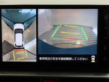 パノラミックビューモニター付きです。車両を上から見たような映像をディスプレイオーディオ画面に表示。運転席からの目視だけでは見にくい、車両周辺の状況をリアルタイムでしっかり確認できます。
