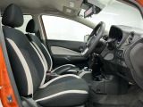 【運転席】シート周りは使用感も少なく、良好な状態となります。丁寧につかわれていたことがよくわかります。