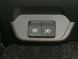 アームレスト後ろにはUSBソケットを装備!携帯を充電することができます!