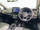 運転席まわりです。 各操作スイッチは使いやすい位置に配置されてます。