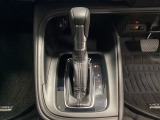 「e:HEV」は、モーター走行を中心にしながら電気エネルギーやエンジン動力を最も効率よく使い分けることができる賢いハイブリッドシステムです。サイドブレーキはスイッチ操作の電子制御パーキングブレーキです