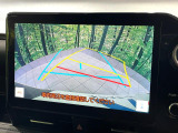 【バックカメラ】駐車時に後方がリアルタイム映像で確認できます。大型商業施設や立体駐車場での駐車時や、夜間のバック時に大活躍!運転スキルに関わらず、今や必須となった装備のひとつです!
