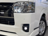 【LEDヘッドライト】悪天候や夜間走行時も良好な視界を確保し安心して運転できる高輝度LEDヘッドライトを装備!点灯速度が早く、消費電力も抑えられています。