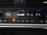 左右独立温度コントロールフルオートエアコンです。運転席、助手席それぞれで独立して温度設定ができます。冷え性の方が乗っても安心ですね♪