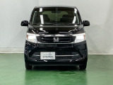 ディスチャージヘッドライト【HID】を装備していますのでとても明るく、夜間の走行や雨の日も安全・安心です。オートライトコントロール付きで周囲の明るさに応じて自動で点灯・消灯します。
