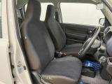【フロントシート】さまざまな体格の方が快適に運転ができるよう配慮したシートになっております。