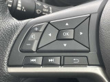 < ステアリングスイッチ >ハンドルから手を離さなくてもボリュームなどの操作ができます♪