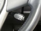 【レーダークルーズコントロール】(全車速追従機能付)付きです。車速に応じて追従支援してくれるので、ロングドライブも快適です。詳細は販売店スタッフまでおたずねください。