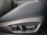 パワーシート搭載。微妙な調整が手軽にでき、ピッタリのポジションで運転することが可能です。