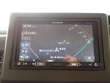 装備人気度が高いナビ付きです。ナビの案内があれば土地勘の無い所でも道に迷わず安心! 見知らぬ土地へのドライブも一層楽しくなります!