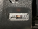 ハンドルの左下にETCがついています。高速道路の料金所の通過も楽々です!。 カードの取り出しもしやすい場所についています。