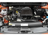 【エンジン】1.0L 直列3気筒ターボエンジンを搭載。