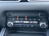 車内快適オートエアコン。ダイヤル式で操作性も良好です