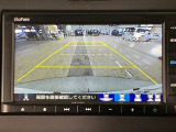【バックカメラ】運転が苦手な方も車庫入れラクラクです!ギアをリバースに入れれば自動的に切り換わりますので、面倒な操作は不要です♪狭い駐車場もお車を傷つけず安心ですね!