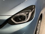 LEDヘッドライトは、点灯の瞬間から最大光量を発揮し、突然暗くなるトンネルなどでの安定感を高めます。