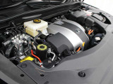 2GR-FXS型 3.5L V型6気筒エンジンと交流電動機のハイブリッドシステムを搭載、駆動方式はFFです。