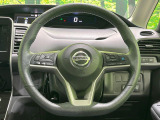 【純正革巻きステアリング】上質な革を使用することで、手にしっかり馴染みとても運転しやすいハンドルです♪