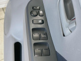 【電動格納ミラー】サイドミラーは電動格納式となっており、狭い駐車場でもキズがつくリスクを抑えられます。