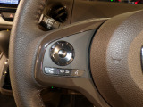 【ステアリングリモコン】ステアリングにオーディオ調節可能なスイッチが装備されていますので運転中でも視線をそらさずにオーディオの調節が可能です!