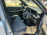 運転席まわりは、使用感も少なく良好な状態です。