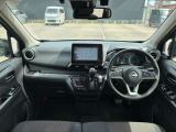 インパネ全体の写真で見た目もわかりやすく、使いやすいお車です。