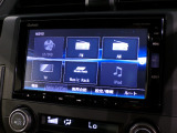 CD、DVD、Bluetooth、AM、FM、スマートフォン接続ができます。
