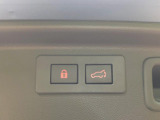 【パワーバックドア】スマートキーや運転席のボタンを押すだけでリアゲートが自動で開閉します!荷物を持っている時や、高い位置にあるバックドアを閉める際に便利な機能です♪