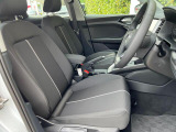 人間工学に基づいて設計されたシートは車のもっているドライビングフィールを存分にドライバーに伝えてくれるクオリティの高い仕上がりとなっています。