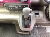 停車中にブレーキペダルを踏み続けなくてもブレーキ保持ができるオートマチックブレーキホールド機能もついております。