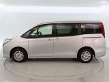 両側パワースライドドア付きだから、狭い駐車スペースなどでの 乗り降りラクラク!小さなお子さまのいるご家庭には嬉しい装備。