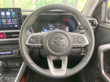 インテリアに合わせたデザインのステアリングは、運転される方のことも考え、運転しやすい形状、大きさです。是非一度、実際に触ってお確かめください。