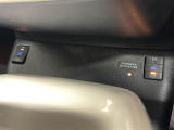 【シートヒーター】スイッチを入れると数十秒で座席が温かくなります。エアコンとは違い、身体と密着しているシートが温まるので、冬場には嬉しい装備です!