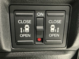 【両側パワースライドドア】両側がパワースライドドアになっており、運転席のスイッチやスマートキーでも開閉が可能です!開口部も広いので乗り降りも楽々♪