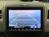 バックでの車庫入れも安心です! リアカメラが付いているバックモニター付のナビを装備しております。操作線もついており距離感も画面から確認できます。