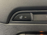 ステアリングヒーター、運転席と助手席にはシートヒーターがついておりますので、冬場でも快適にお過ごしいただけます。