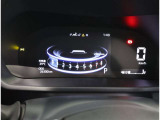 とっても見やすいメーターです。夜間時はラグジュアリーな気分にさせてくれる照明が魅力ですので、夜のドライブも楽しみになりますよ♪